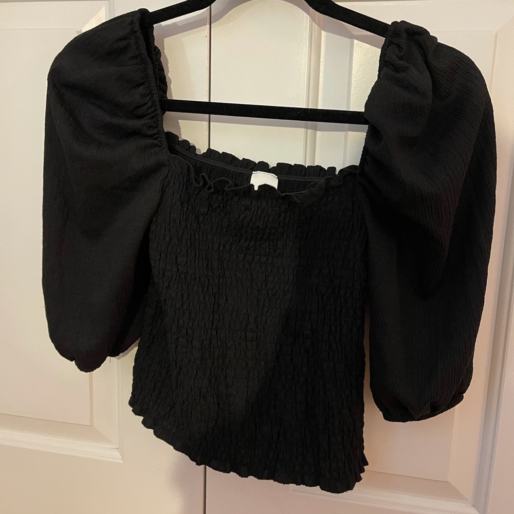 H&M black puffer sleeve top